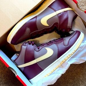 Nike Dunk High Plum/Vanilla WM Sz 9.5